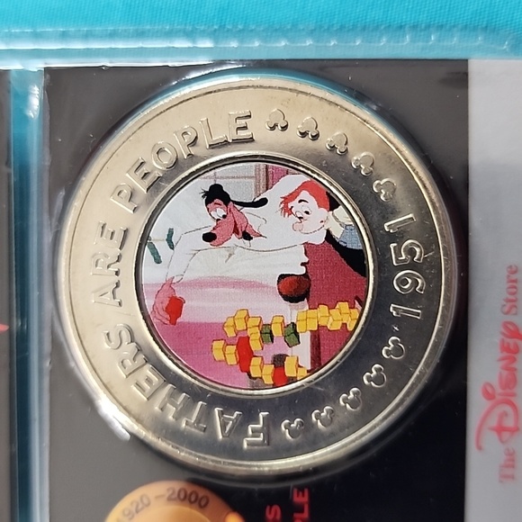 BNIB Disney Decades Commemoritve Coins #4 Goofy Father's Are People 1951 Coin - Picture 2 of 10
